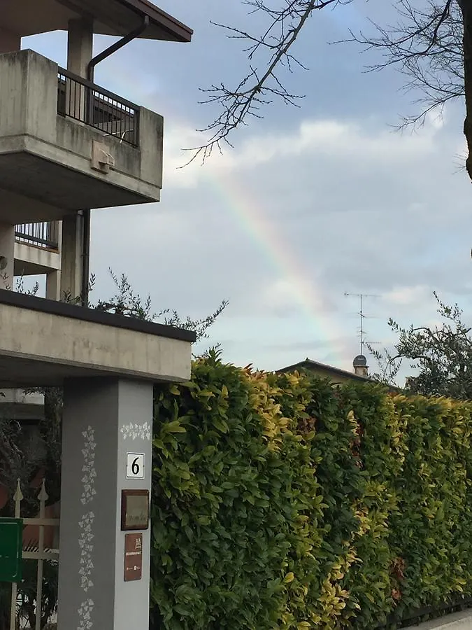 B&B Garda 4U 代森扎诺-德尔加达 住宿加早餐酒店