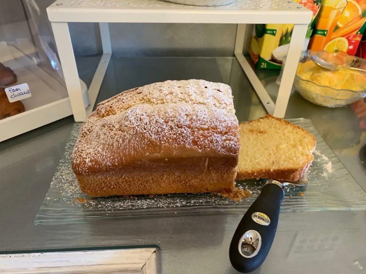 B&B Garda 4U 代森扎诺-德尔加达 住宿加早餐酒店